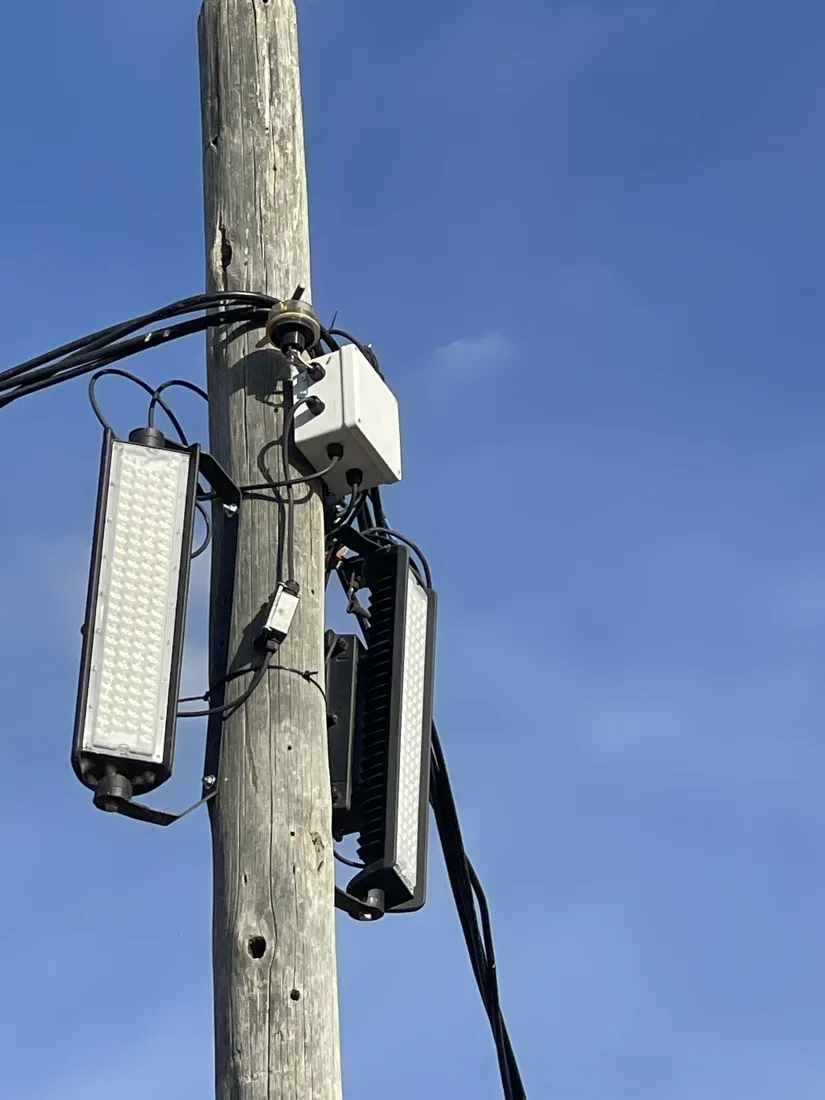 Proyectores LED montados sobre poste