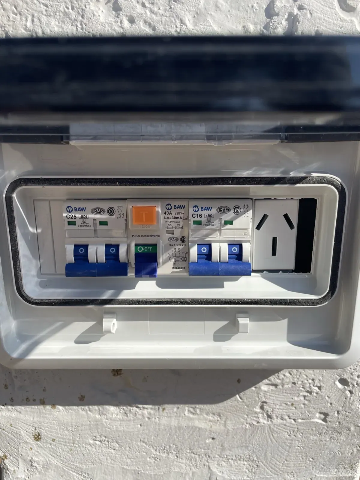 Trabajo de instalación eléctrica realizado por SESC #38