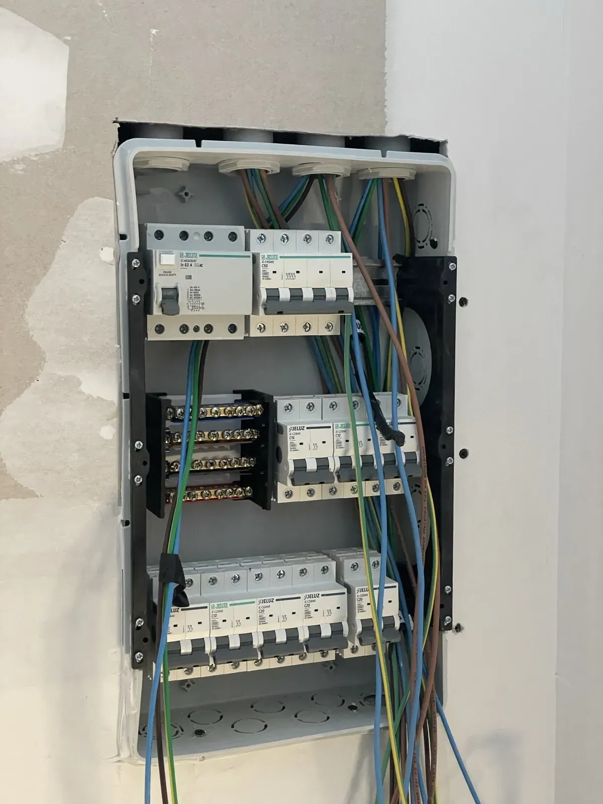Trabajo de instalación eléctrica realizado por SESC #40