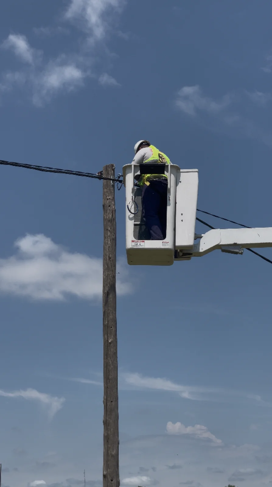 Trabajo de instalación eléctrica realizado por SESC #52